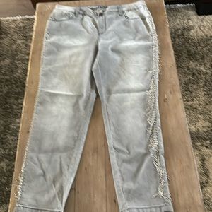 🆕 Chico’s “BLACK LABEL”  Fringe denim gray wash Jeans *NWT* $139